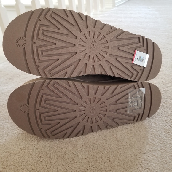 NWT UGG Classic Dipper Boots in Sand Tan Size 8 - Picture 10 of 13